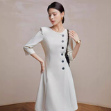 color:white